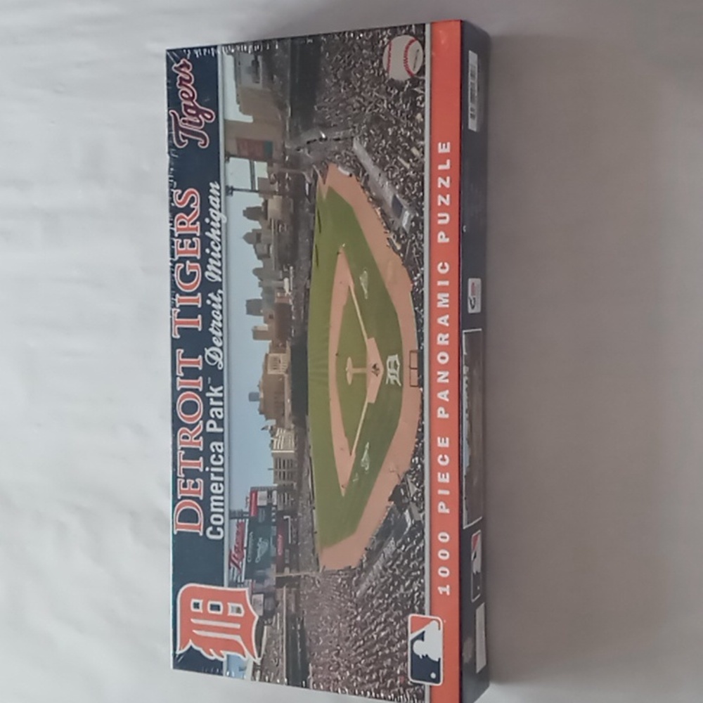 MLB Detroit Tigers Factory Sealed Comerica Park 1000  Piece Panoramic Puzzle